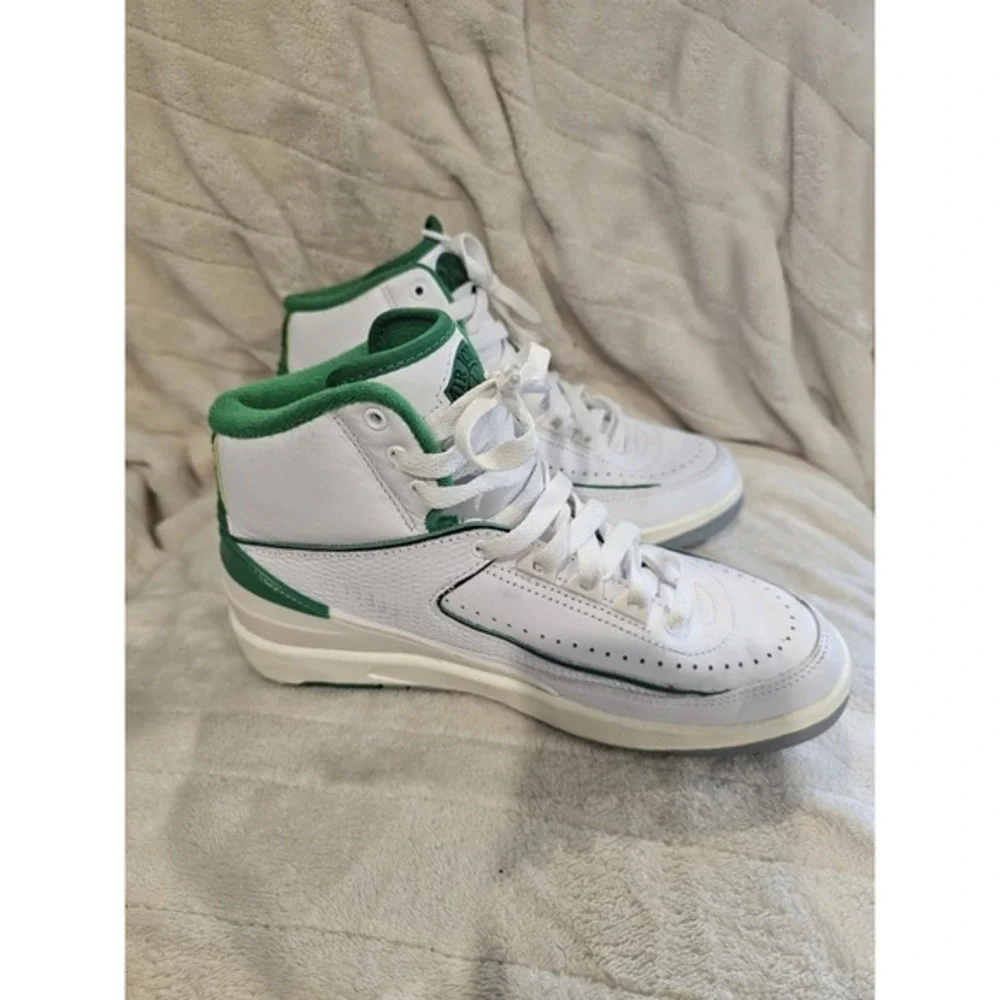 Nike Air Jordan 2 Retro White Lucky Green Size Youth‎ 5.5 K075
